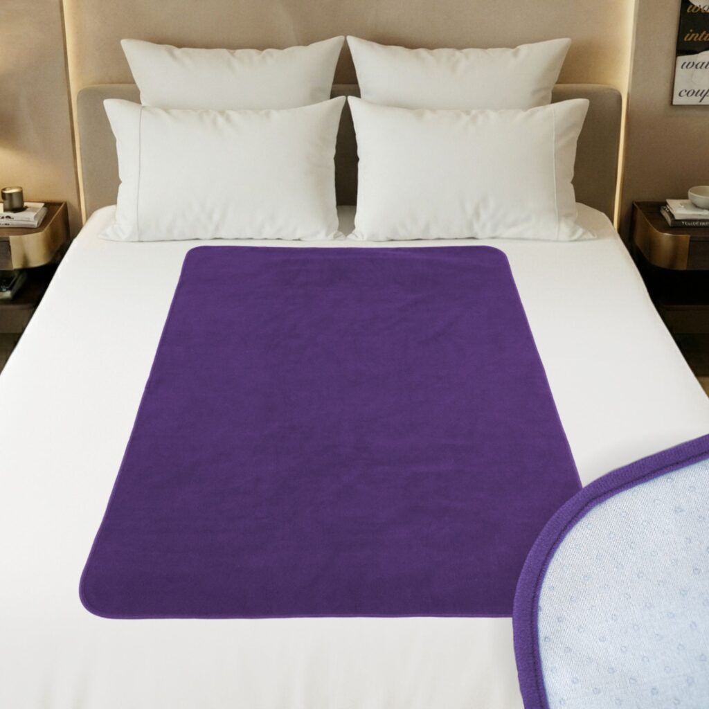 Purple GripMe waterproof blanket Large 140x100cm by Banana Passion